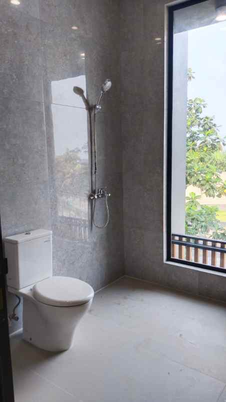 dijual rumah mewa slv87 di setra duta