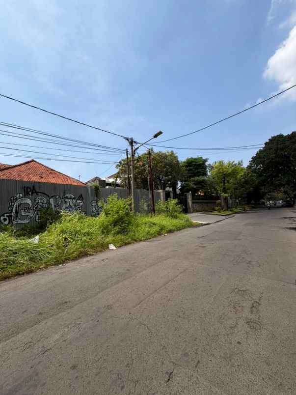 dijual rumah mh thamrin raya darmo
