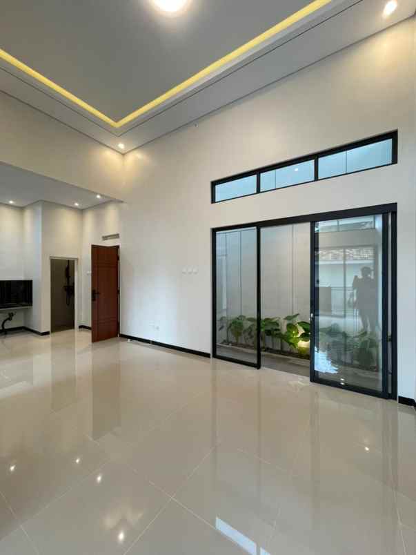 dijual rumah mindi jl besi jangkang