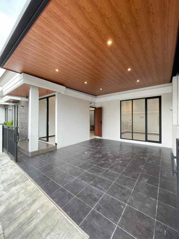 dijual rumah mindi jl besi jangkang