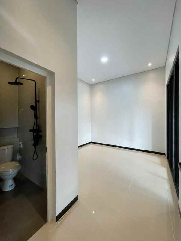 dijual rumah mindi jl besi jangkang