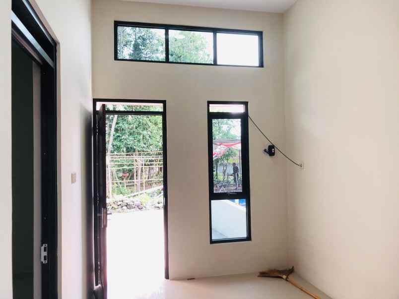 dijual rumah minimalis tropis modern lokasi strategis