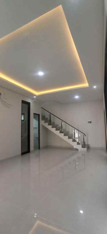 dijual rumah mocca vrbana dian istana