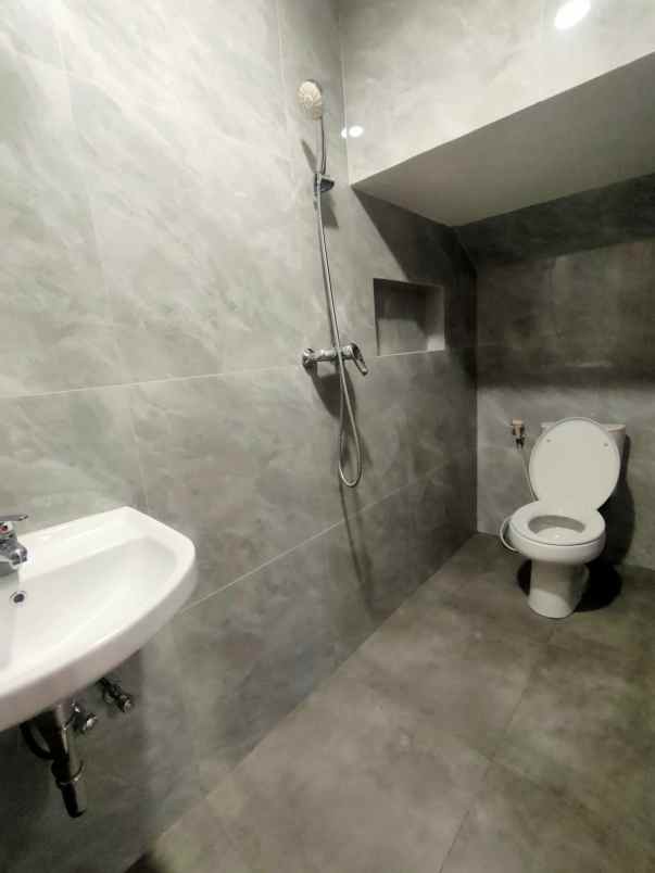 dijual rumah mulyosari