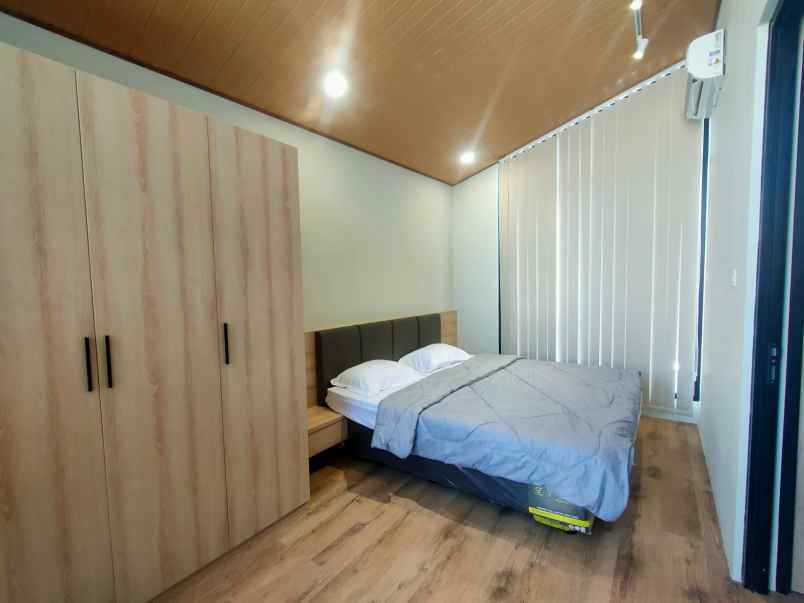 dijual rumah mulyosari