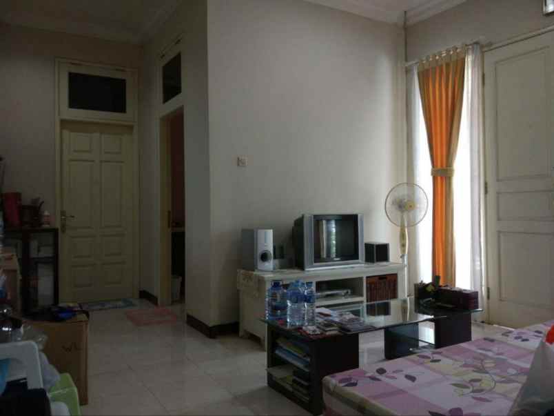 dijual rumah mulyosari utara