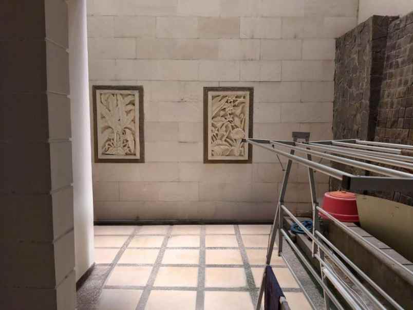 dijual rumah mulyosari utara