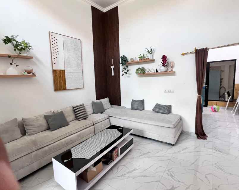 dijual rumah mulyosari utara