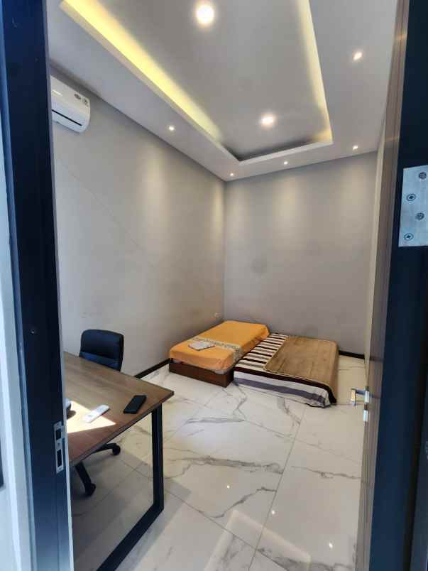 dijual rumah mulyosari utara