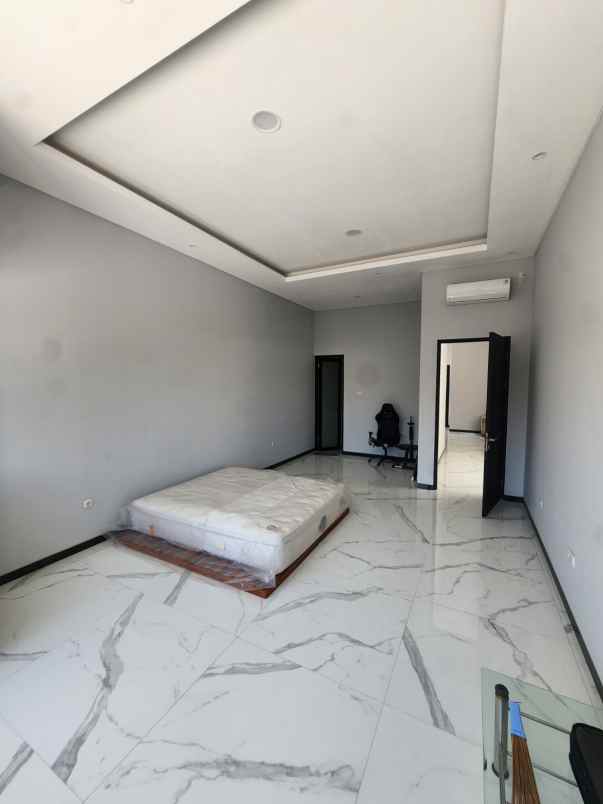 dijual rumah mulyosari utara