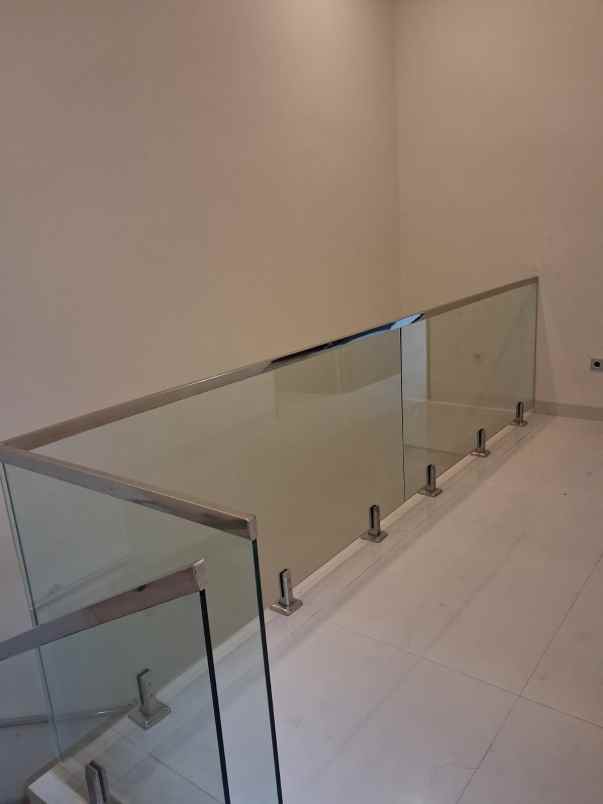 dijual rumah new minimalis di perum manyar jaya