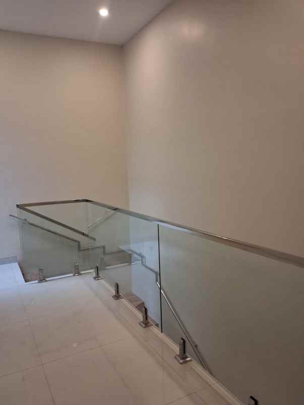 dijual rumah new minimalis di perum manyar jaya