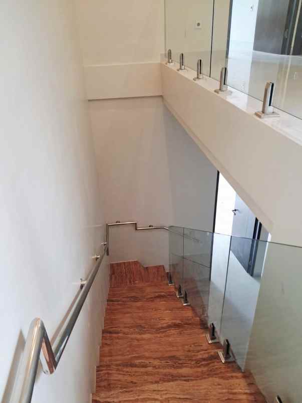 dijual rumah new minimalis di perum manyar jaya