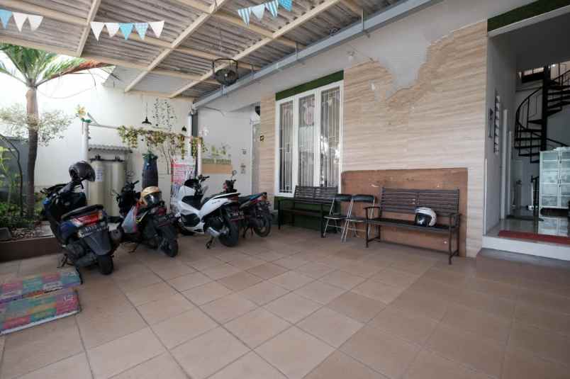 dijual rumah nirwana eksekutif