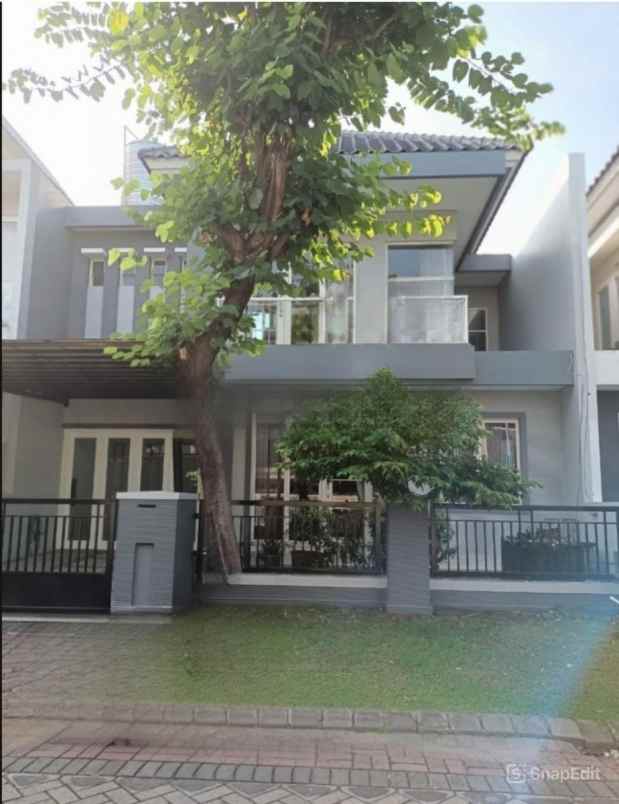 dijual rumah pakuwon city