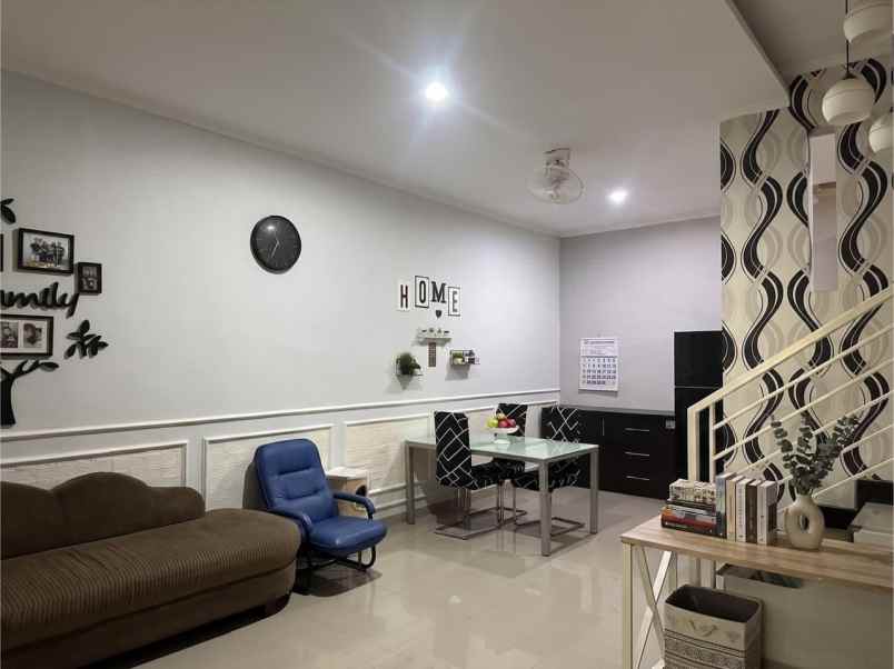 dijual rumah pakuwon city