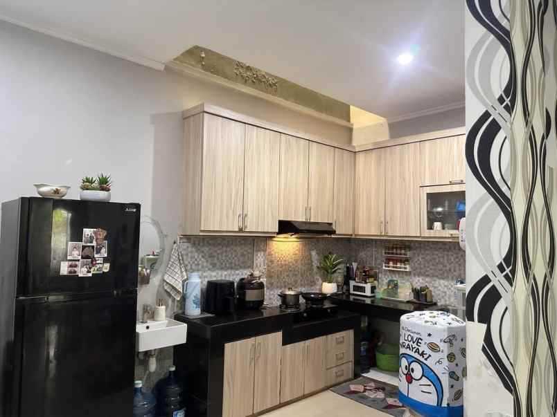 dijual rumah pakuwon city