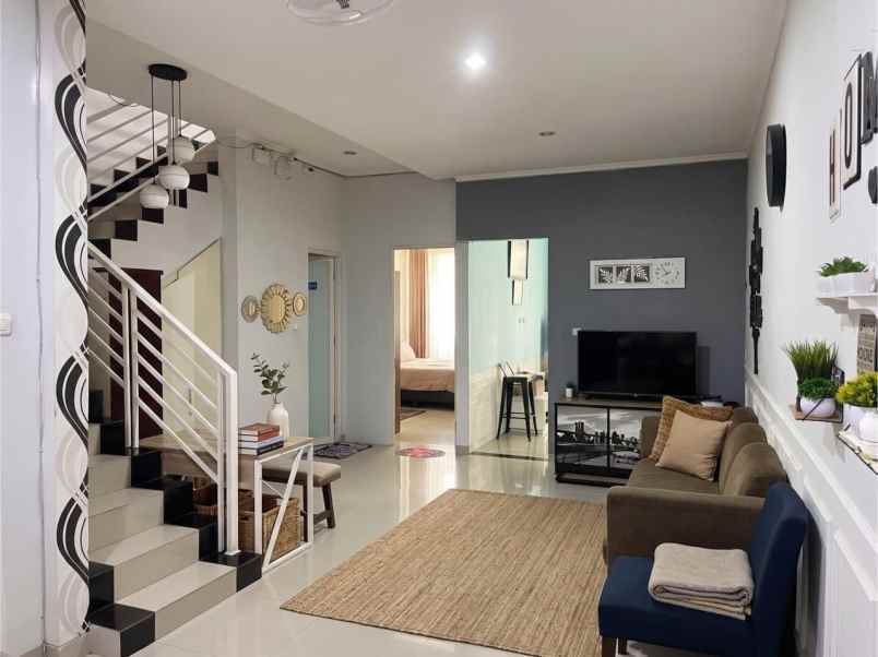 dijual rumah pakuwon city