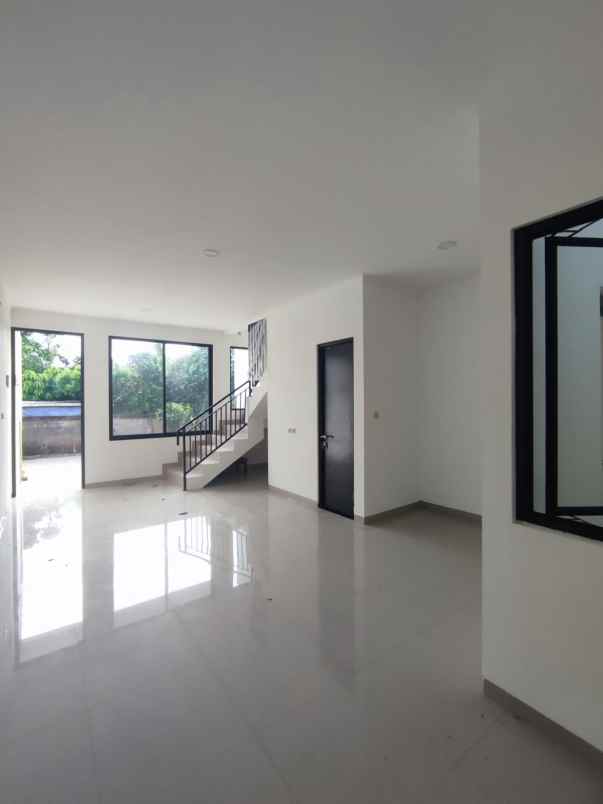 dijual rumah pangkalan jati