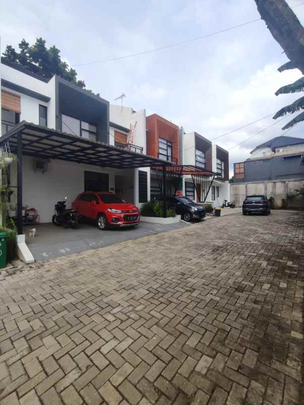 dijual rumah pangkalan jati