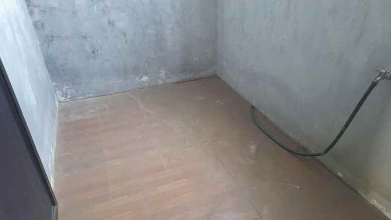 dijual rumah perum bumi indah persada