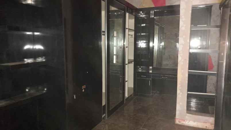 dijual rumah perum bumi indah persada