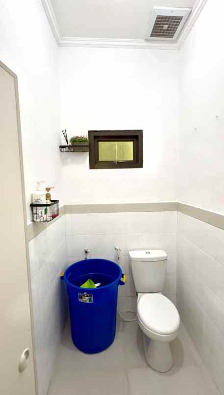dijual rumah perum kota permata