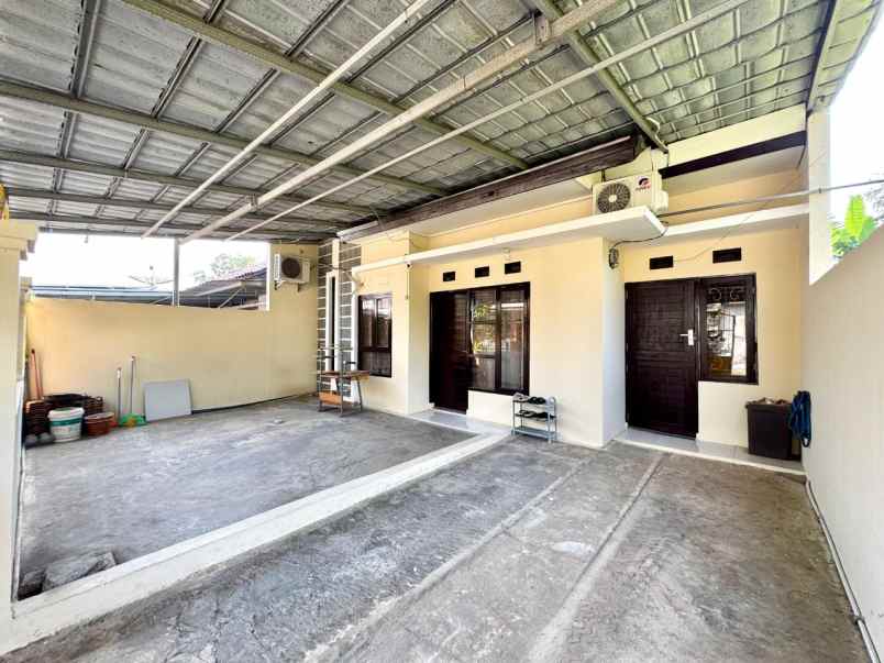 dijual rumah perum kota permata