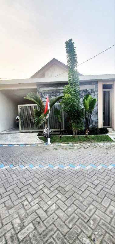dijual rumah perum taman surya kencana