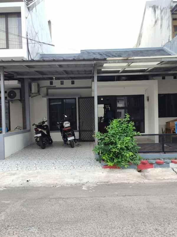 dijual rumah perumahan essence park