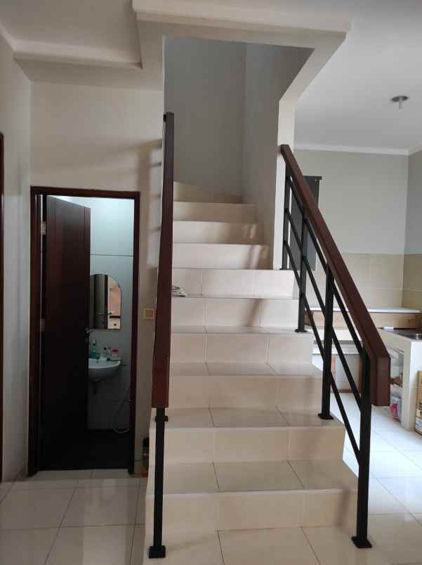 dijual rumah perumahan premier serenity