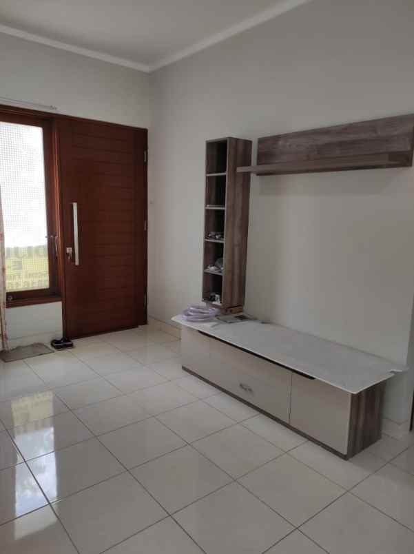 dijual rumah perumahan premier serenity