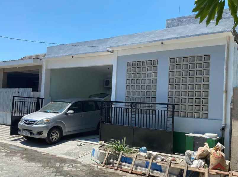 dijual rumah perumahan putri juanda