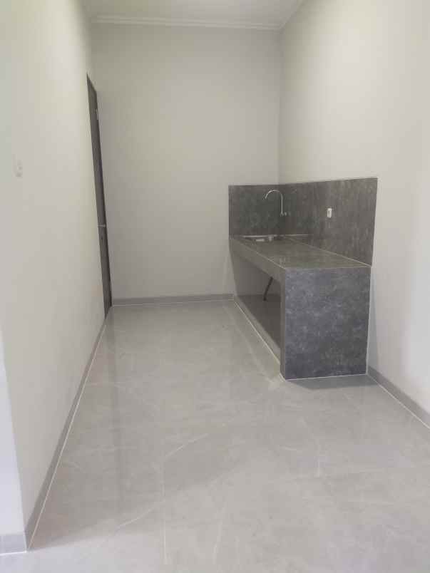 dijual rumah perumahan sutorejo prima