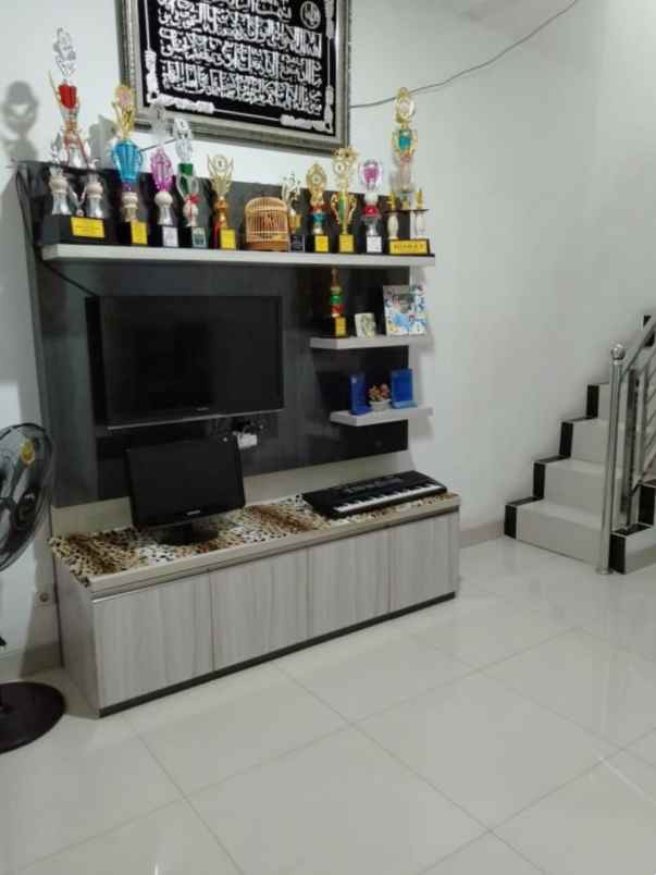 dijual rumah perumahan the royal