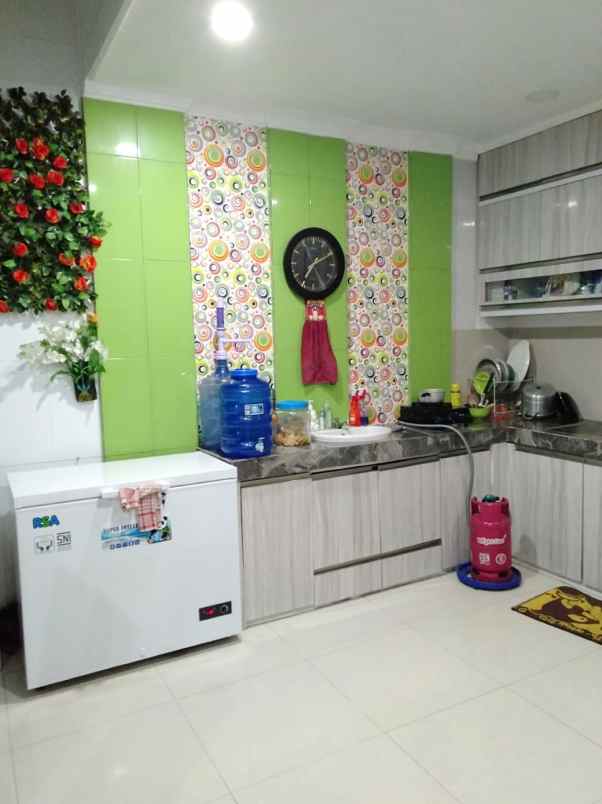 dijual rumah perumahan the royal