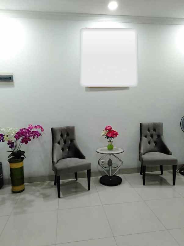 dijual rumah perumahan the royal