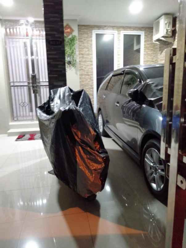 dijual rumah perumahan the royal