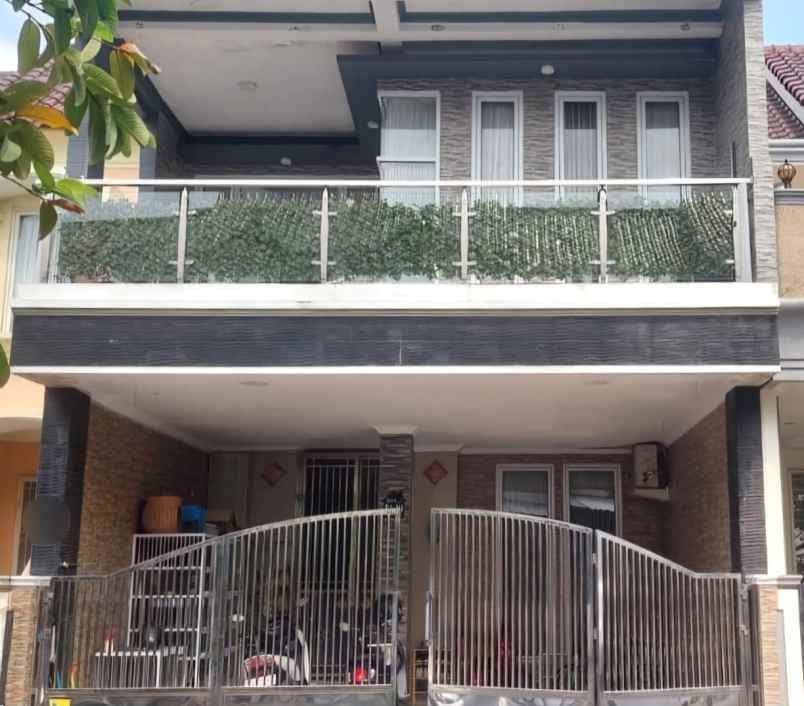 dijual rumah perumahan the royal