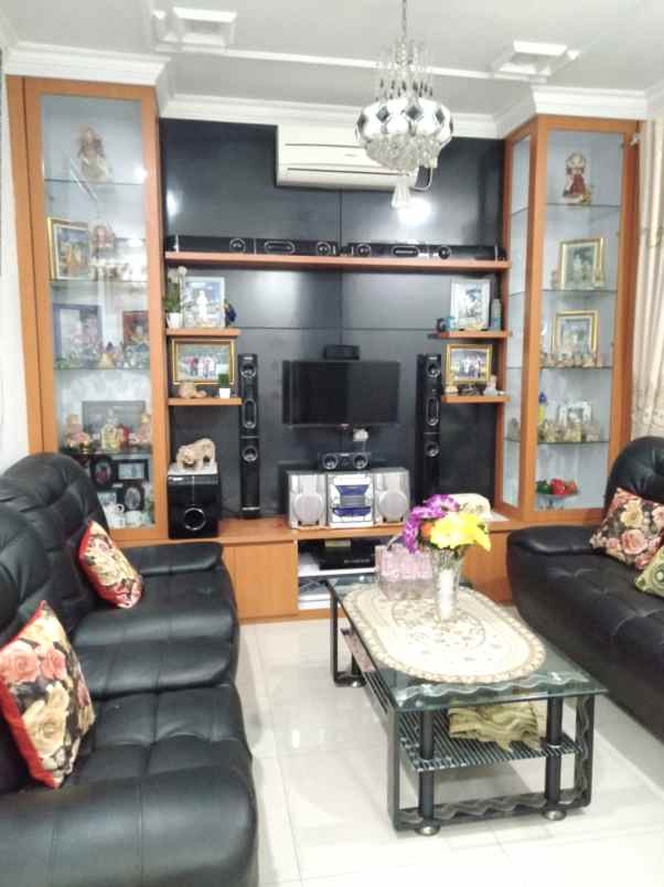 dijual rumah perumahan the royal