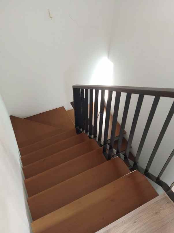 dijual rumah perumahan wisteria metland