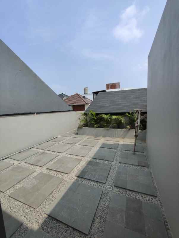 dijual rumah pondok bambu
