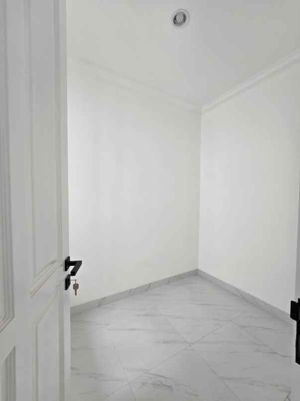 dijual rumah pondok bambu jakarta timur