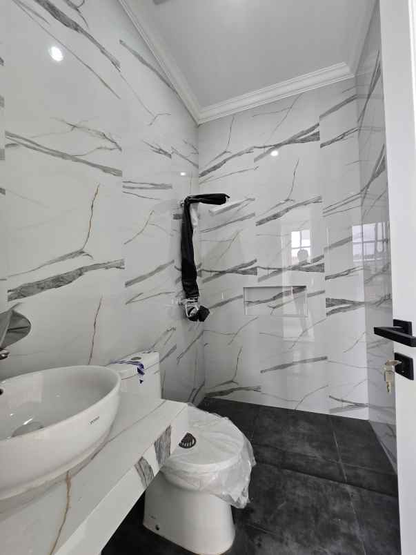 dijual rumah pondok bambu jakarta timur