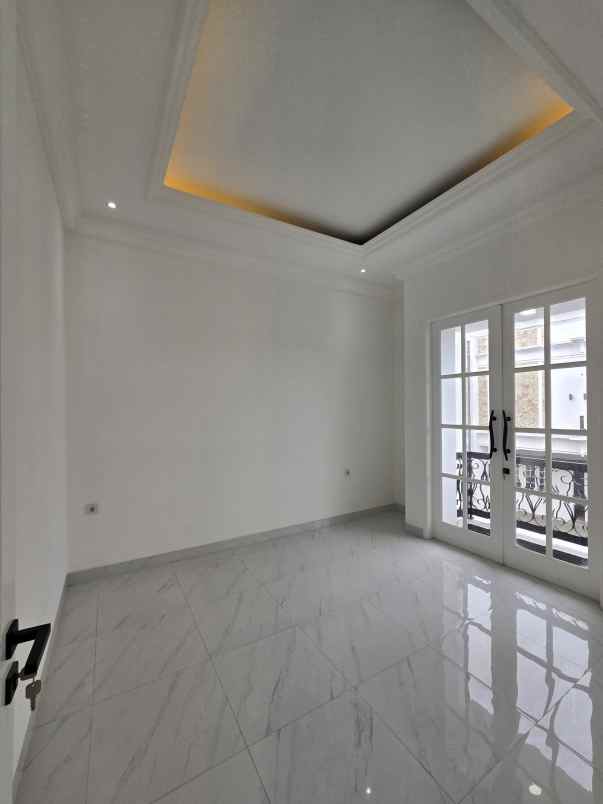 dijual rumah pondok bambu jakarta timur