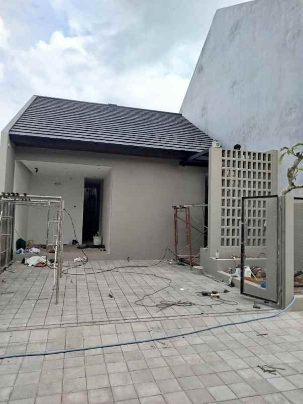dijual rumah purwo martani kalasan
