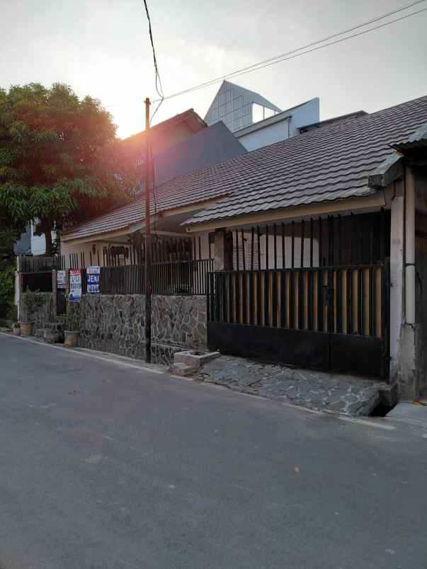 dijual rumah rajawali selatan