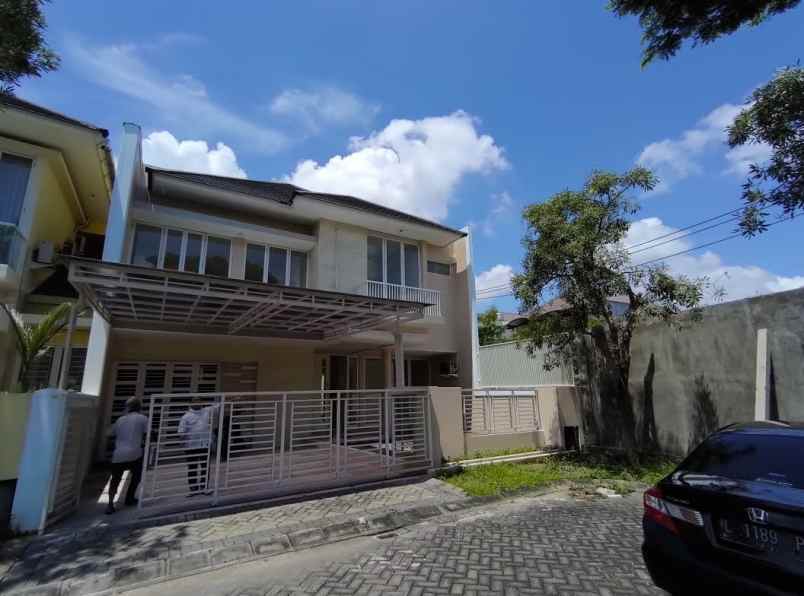 dijual rumah royal residence