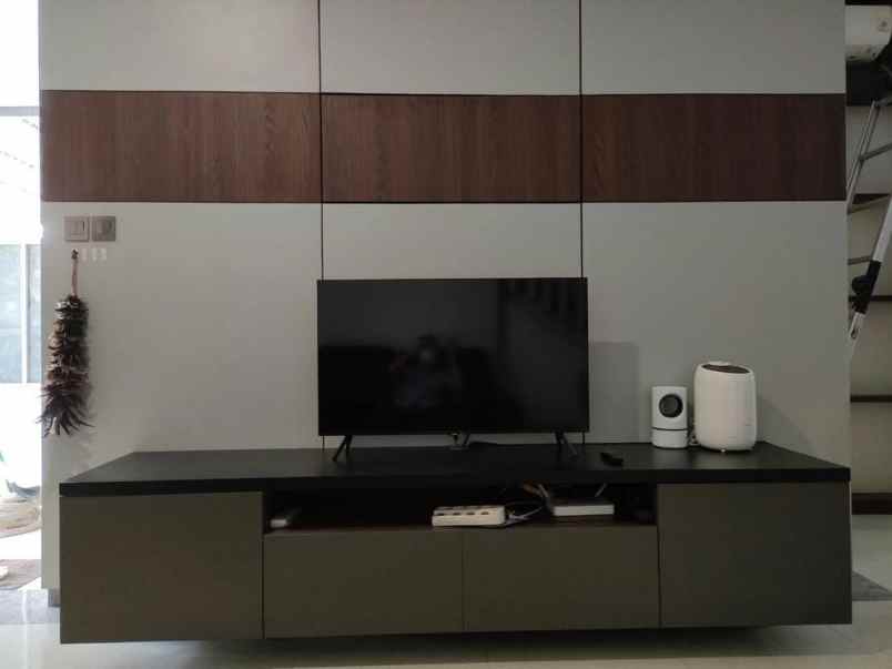 dijual rumah royal residence