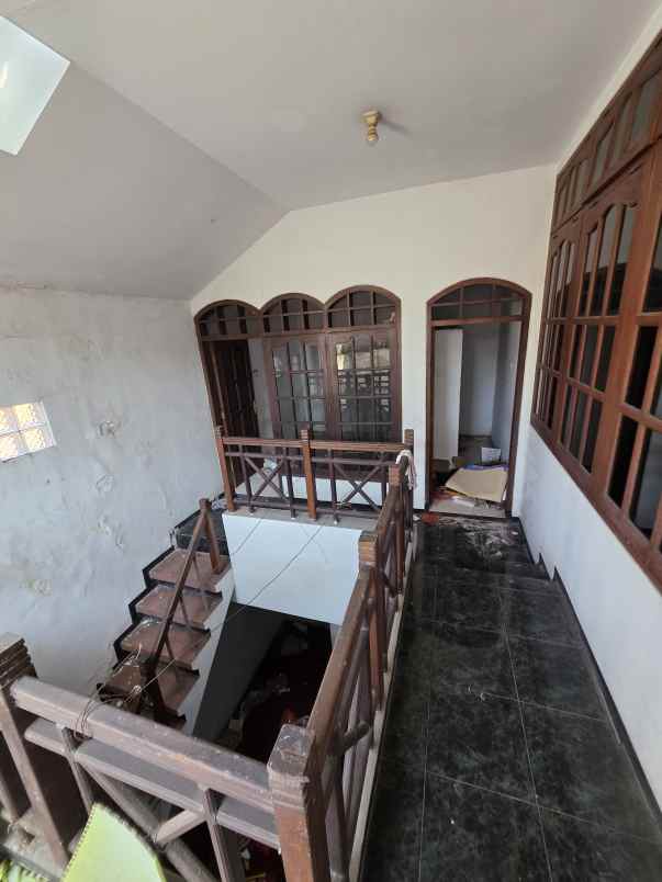 dijual rumah rungkut